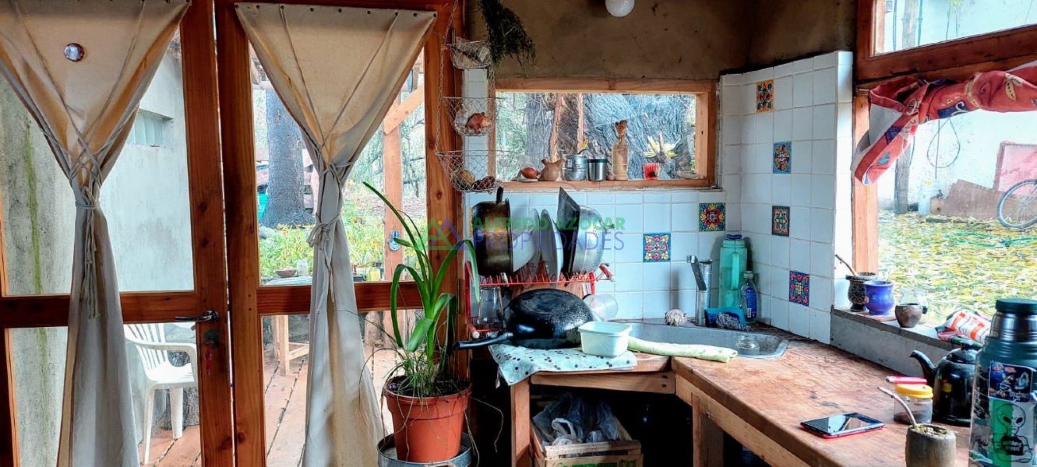 Casa y Cabaña en terreno con costa de rio