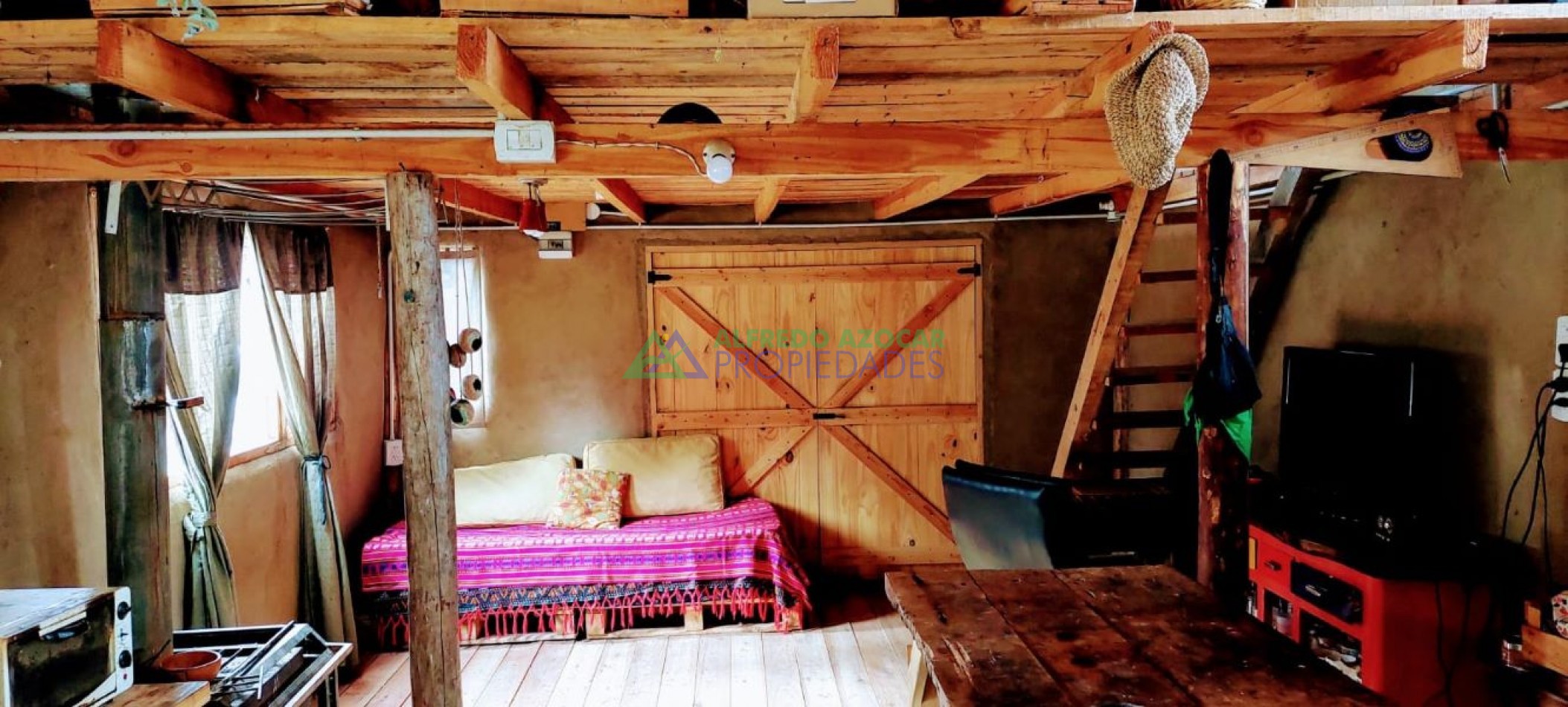 Casa y Cabaña en terreno con costa de rio