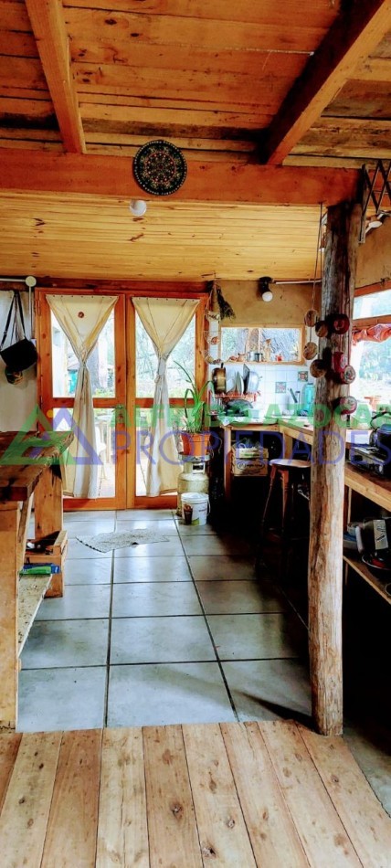Casa y Cabaña en terreno con costa de rio