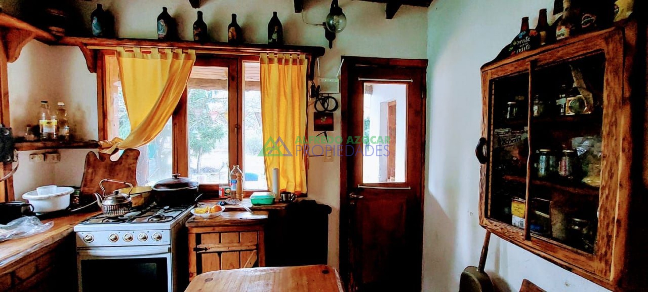 Casa y Cabaña en terreno con costa de rio