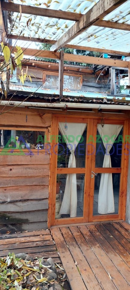 Casa y Cabaña en terreno con costa de rio