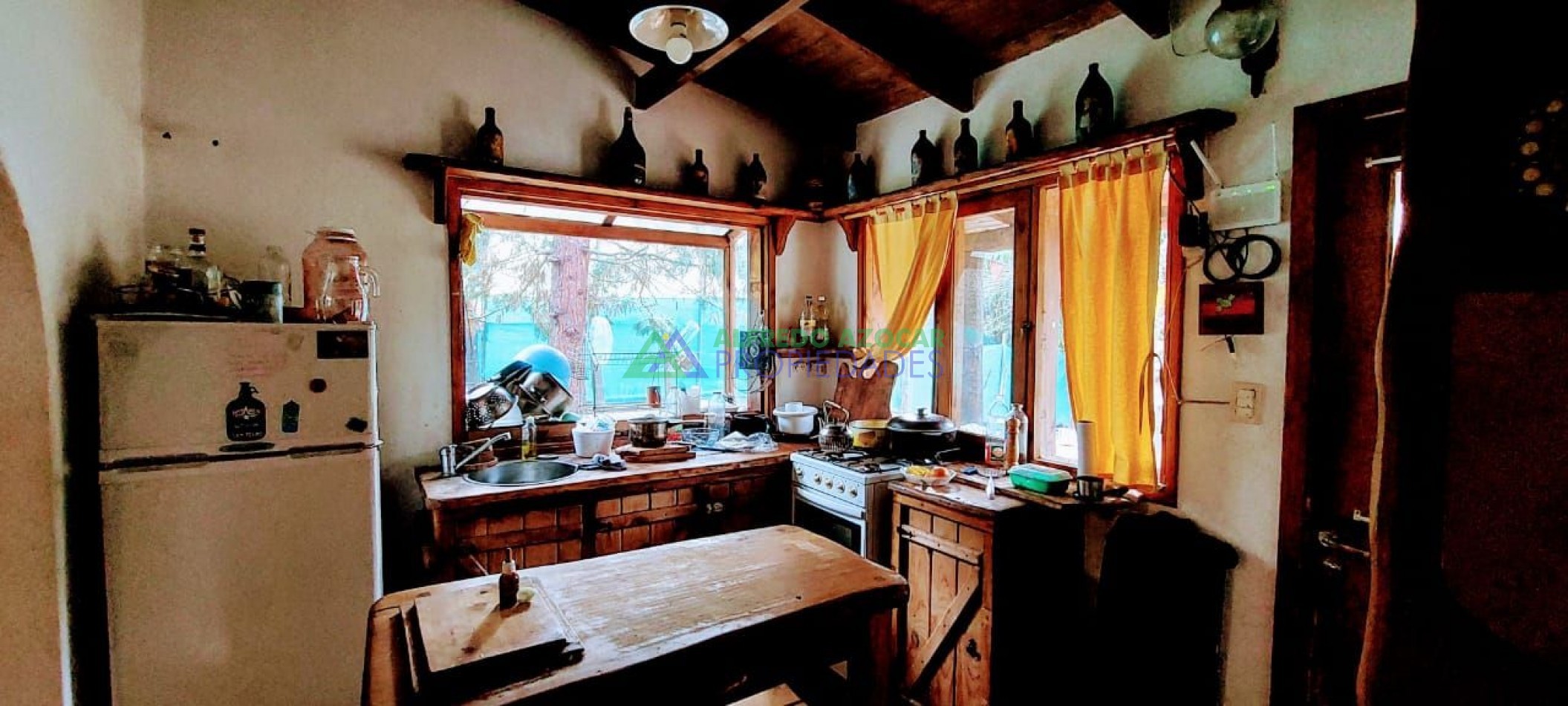 Casa y Cabaña en terreno con costa de rio