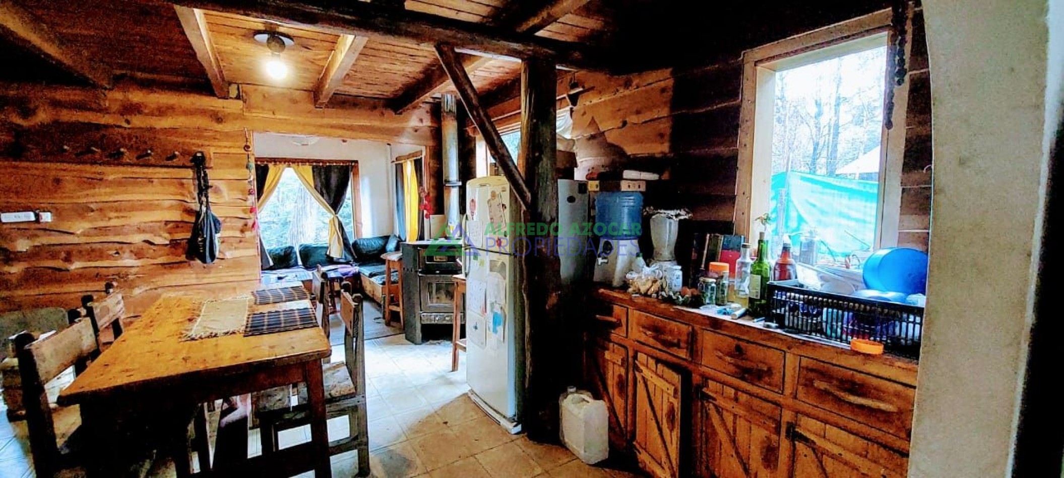 Casa y Cabaña en terreno con costa de rio