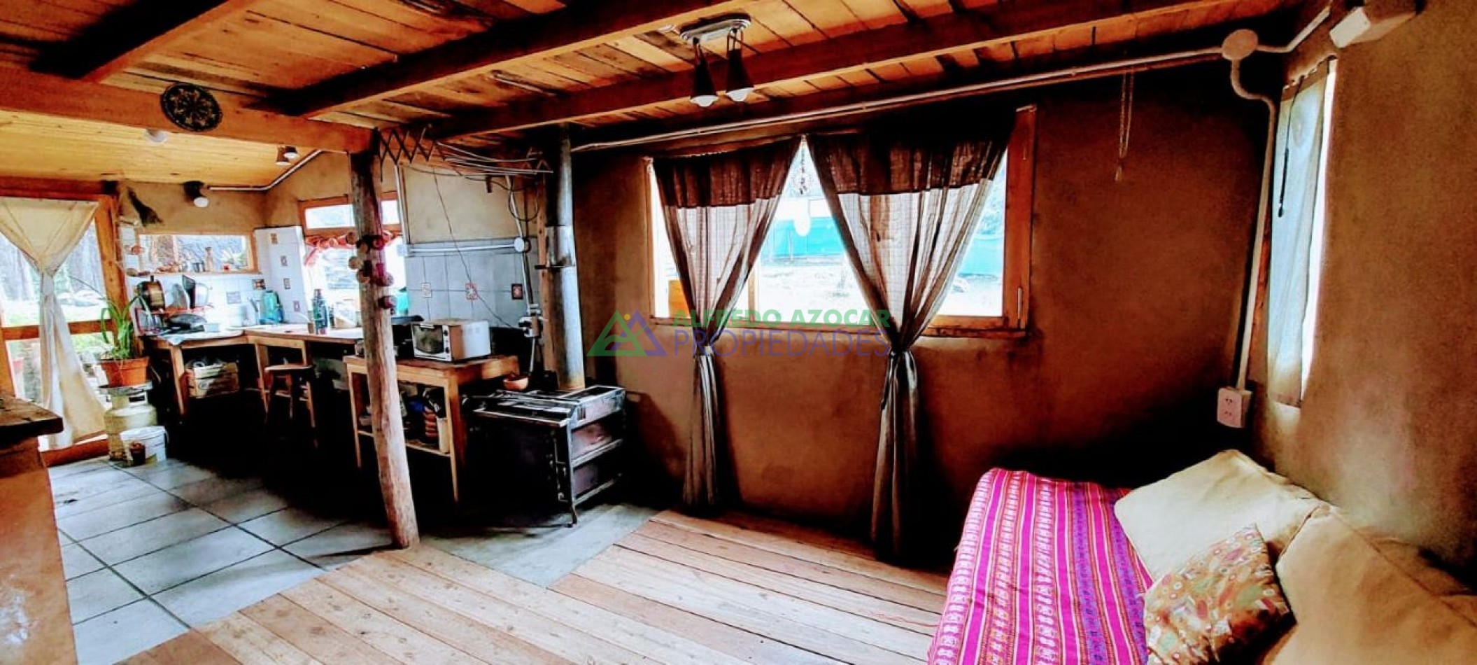 Casa y Cabaña en terreno con costa de rio