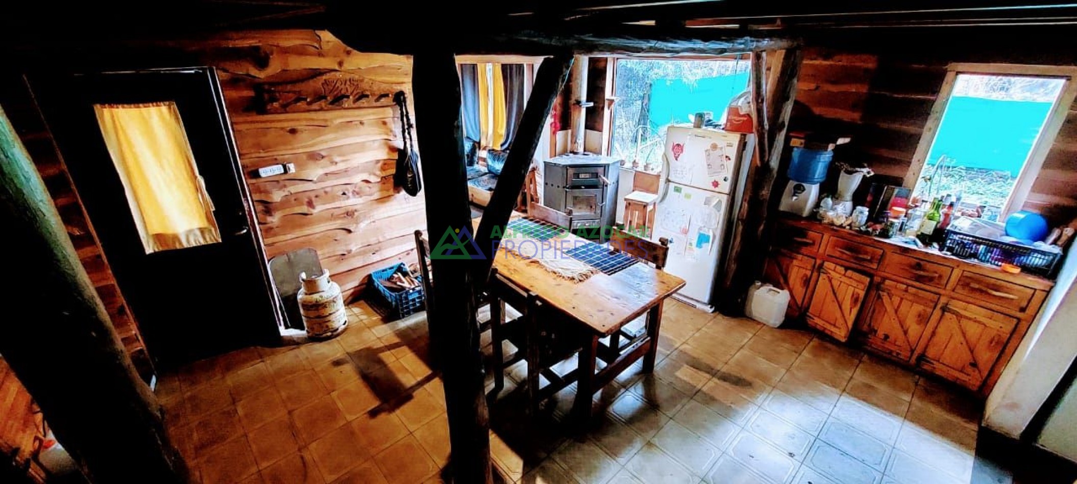 Casa y Cabaña en terreno con costa de rio