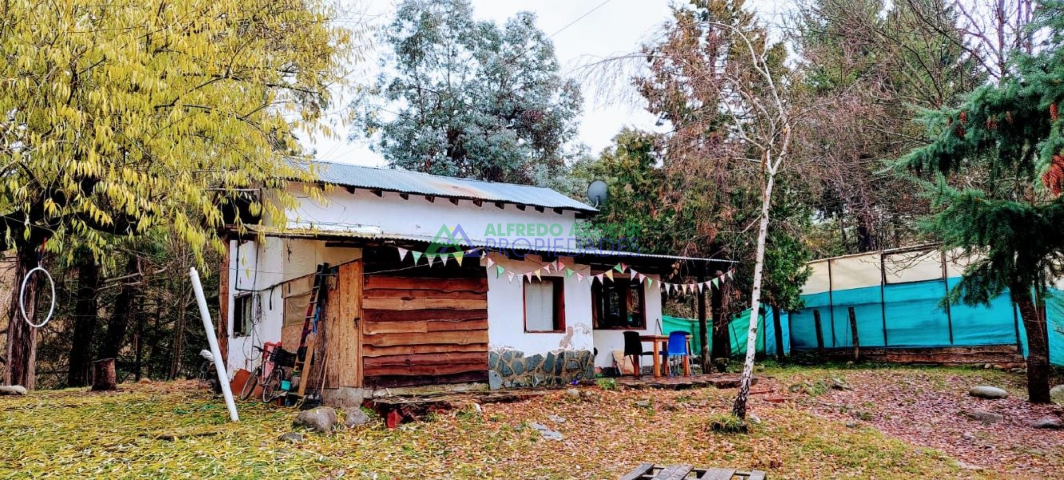 Casa y Cabaña en terreno con costa de rio